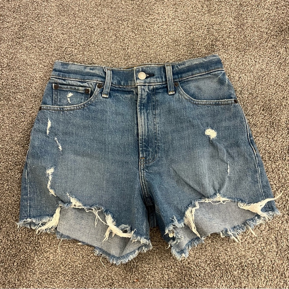 Abercrombie & Fitch Distressed Curve Love 4” High Rise Mom Short